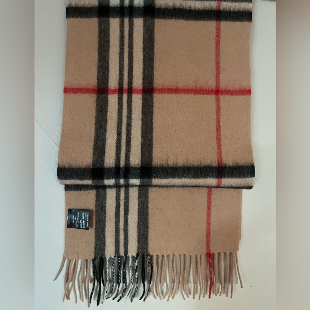 100% wool scarf, soft, plaid. New without tag! Great gift! - Picture 2 of 3